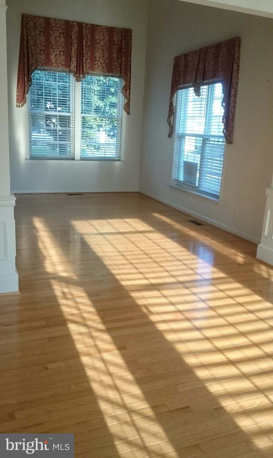 2459 Leyland Ridge Road Herndon, VA 20171 - Photo 6 of 30 Living Room
