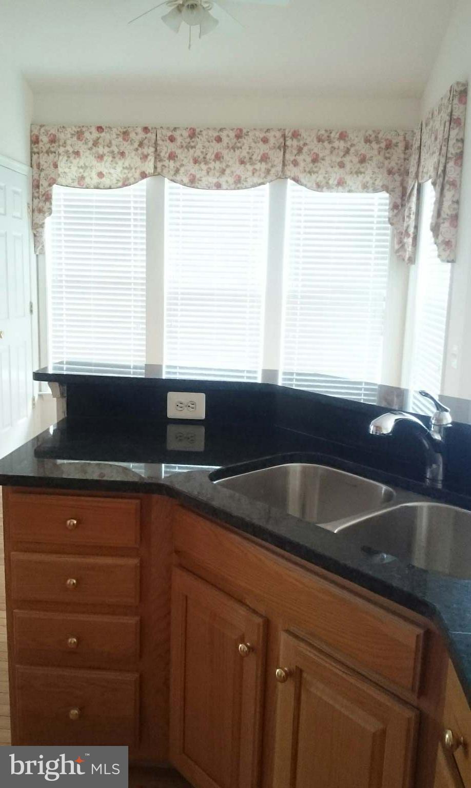 2459 Leyland Ridge Road Herndon, VA 20171 - Photo 10 of 30 Kitchen