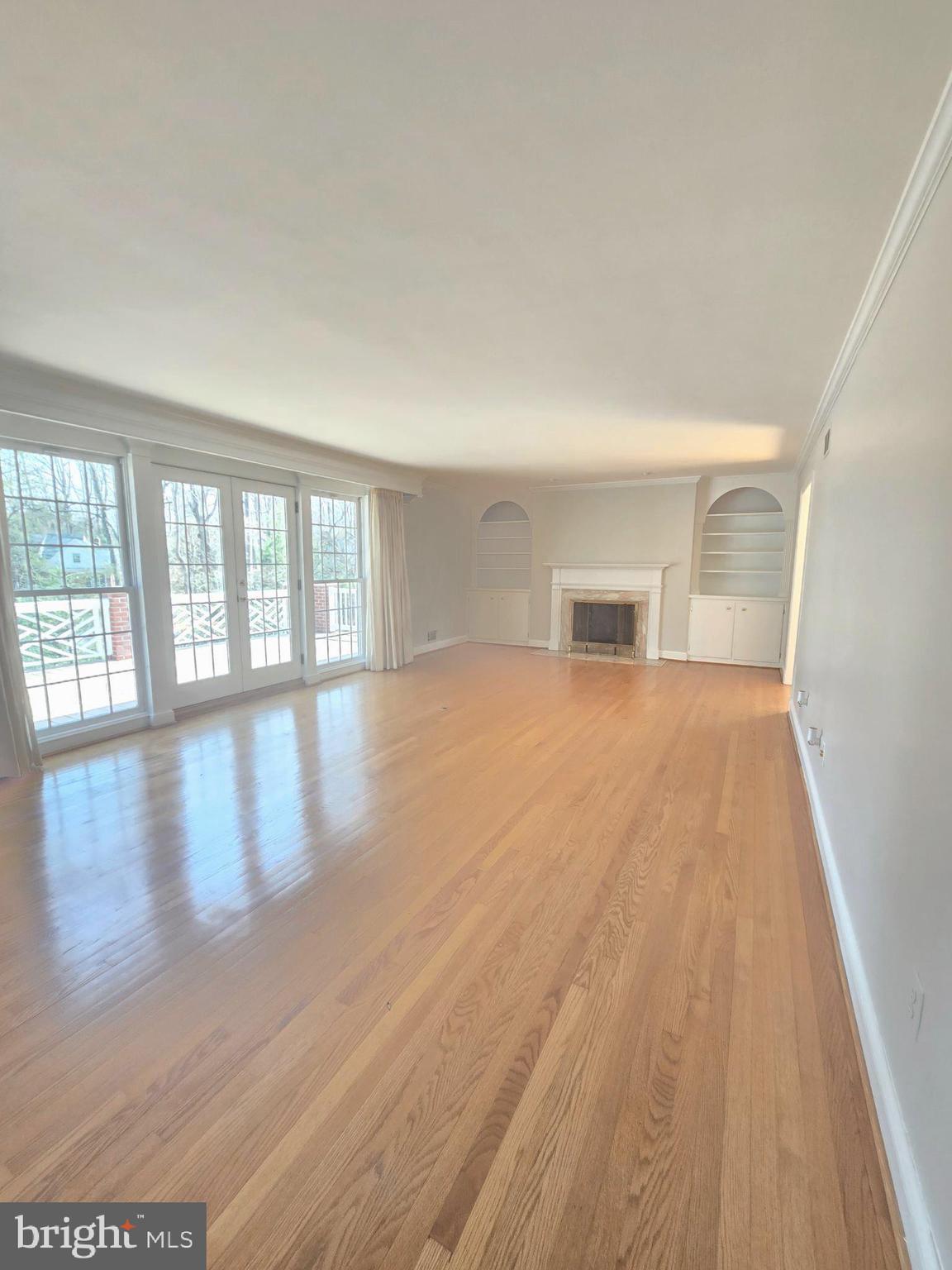 851 Canal Drive McLean, VA 22102 - Photo 14 of 50 LIVING ROOM