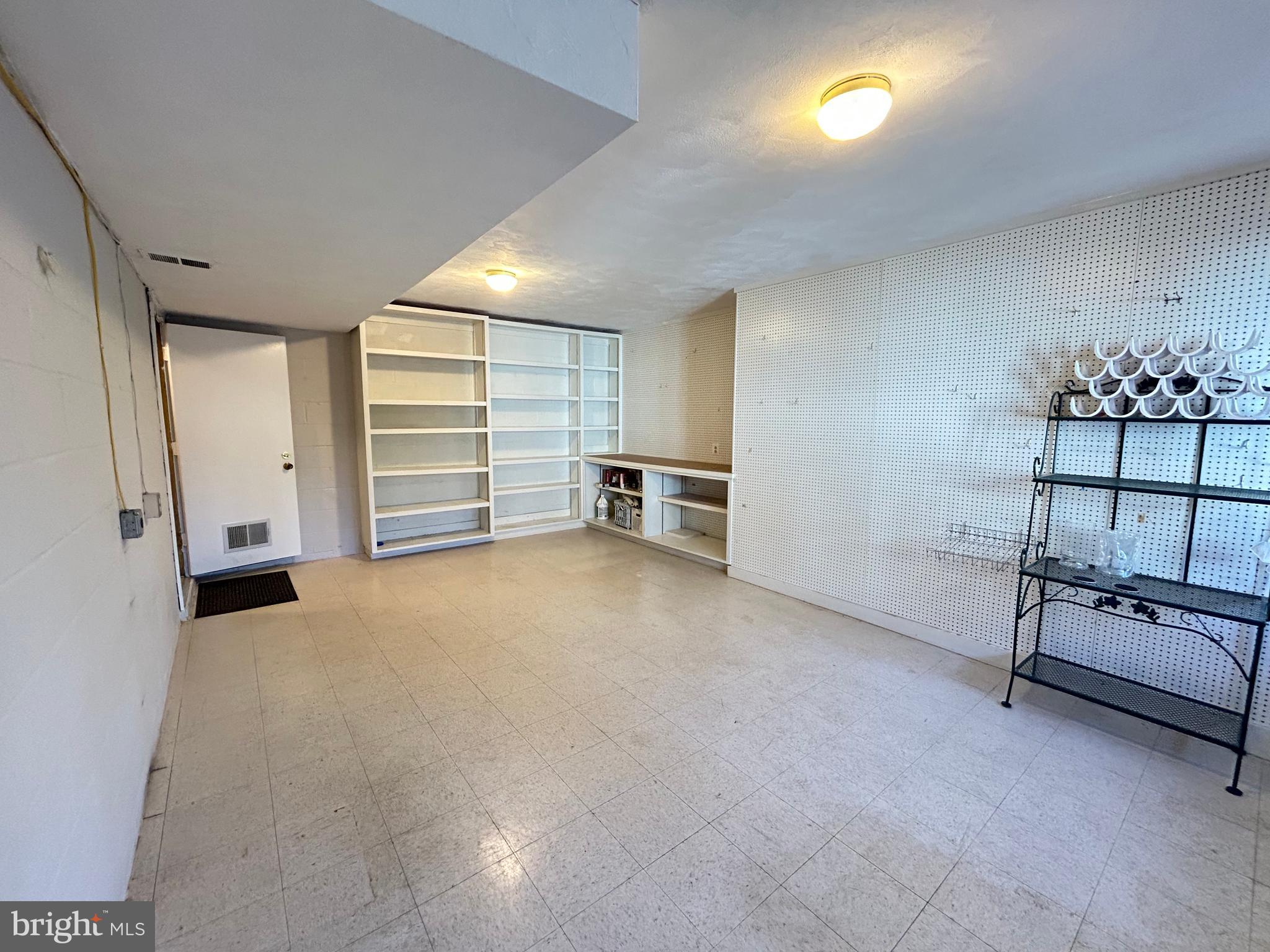 851 Canal Drive McLean, VA 22102 - Photo 33 of 50 WORKSHOP -HOBBY ROOM