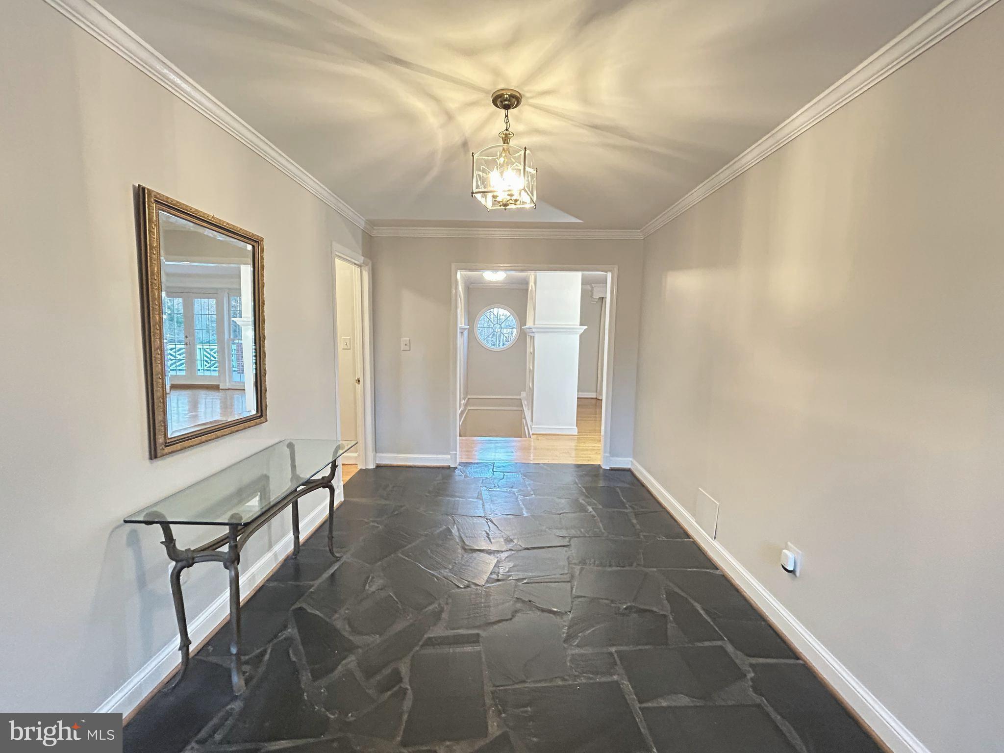 851 Canal Drive McLean, VA 22102 - Photo 4 of 50 FOYER