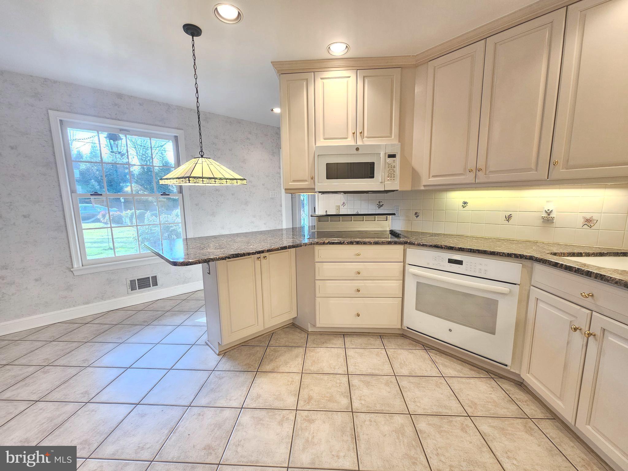 851 Canal Drive McLean, VA 22102 - Photo 5 of 50 KITCHEN