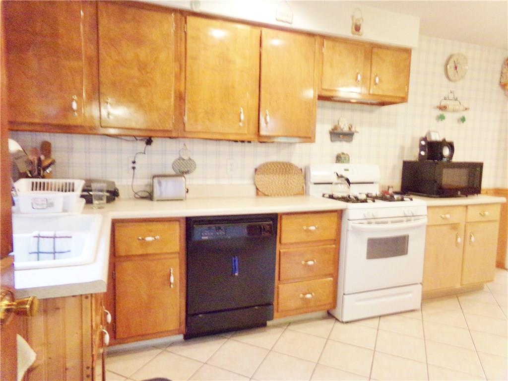 111 Cherry Valley Road Saxonburg, PA 16056 - Photo 9 of 20 Eat in kitchen