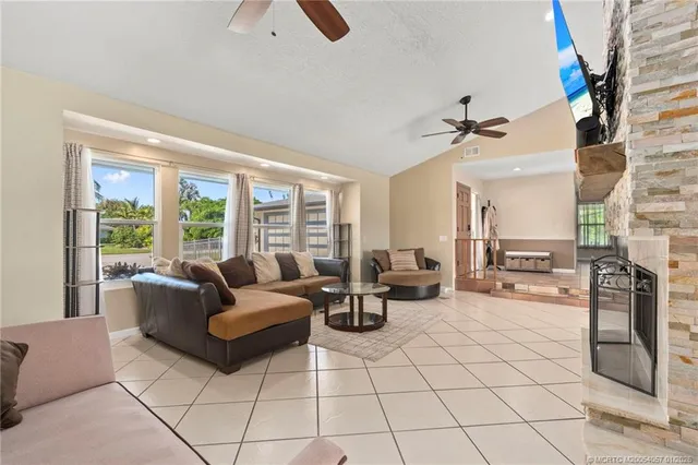 $950,000 | 4599 Southeast Halston Court, Stuart, FL 34997