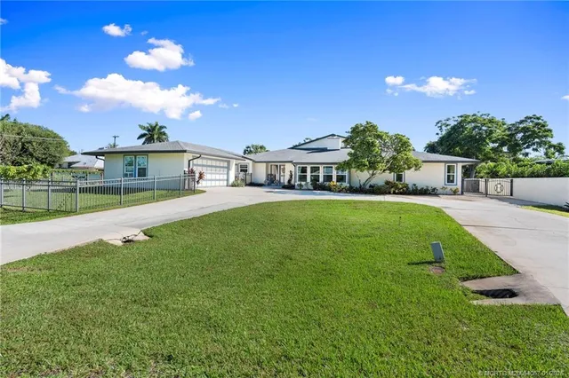 $950,000 | 4599 Southeast Halston Court, Stuart, FL 34997