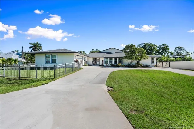 $950,000 | 4599 Southeast Halston Court, Stuart, FL 34997