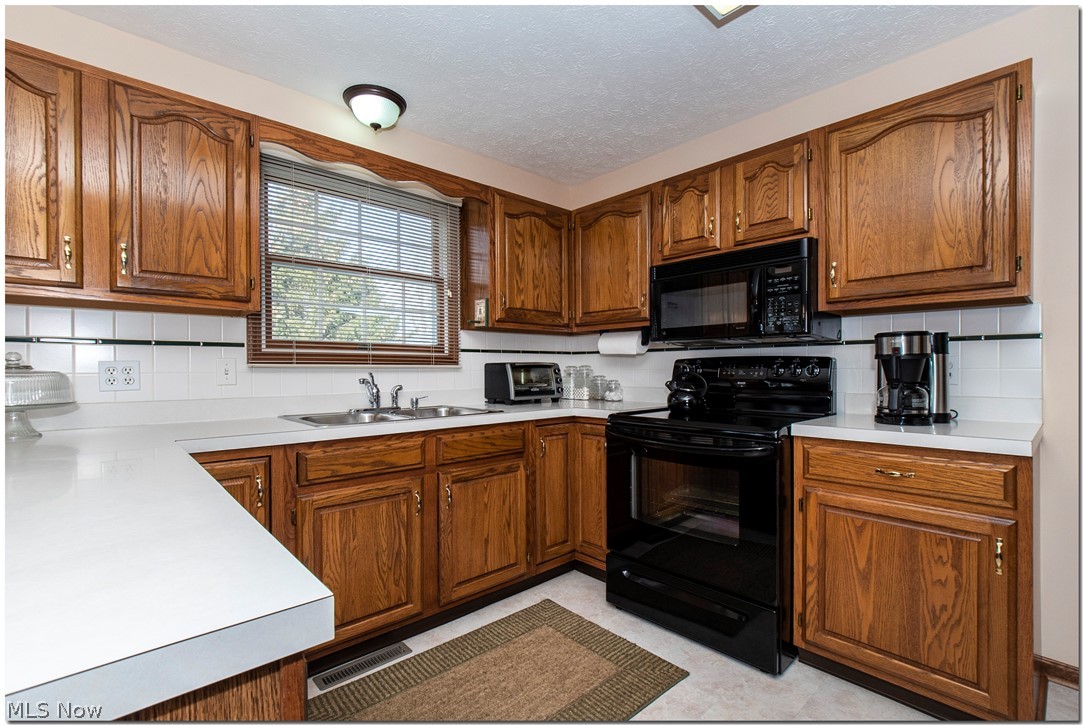 12709 Darrow Road Vermilion, OH 44089 - Photo 5 of 35
