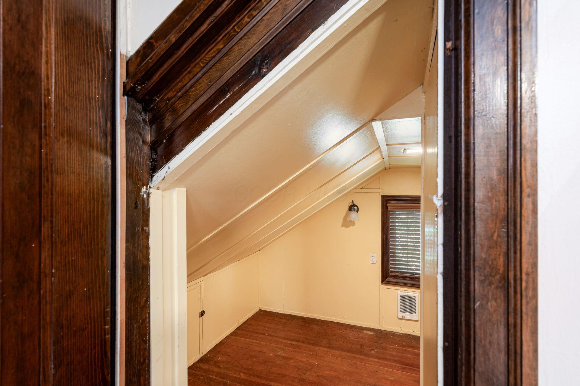 411 Garden Road Columbus, OH 43214 - Photo 21 of 40 hidden area in bedroom #2