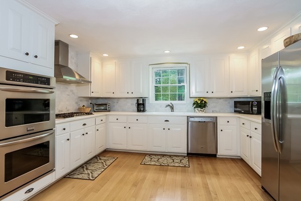 73 Berry Circle Hamilton, MA 01982 - Photo 8 of 29 Gallery Image 8