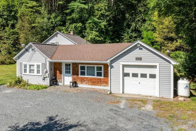 $299,000 | 3765 Highway 5, Fairlee, VT 05033