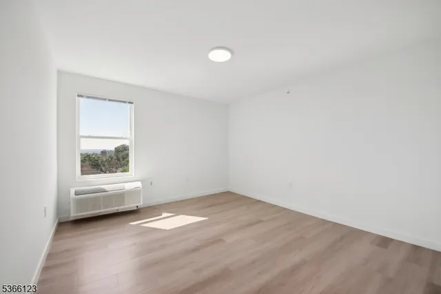 $2,350 | 369 18th Avenue, Unit 404, Newark, NJ 07108