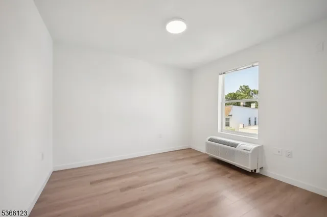 $2,350 | 369 18th Avenue, Unit 404, Newark, NJ 07108