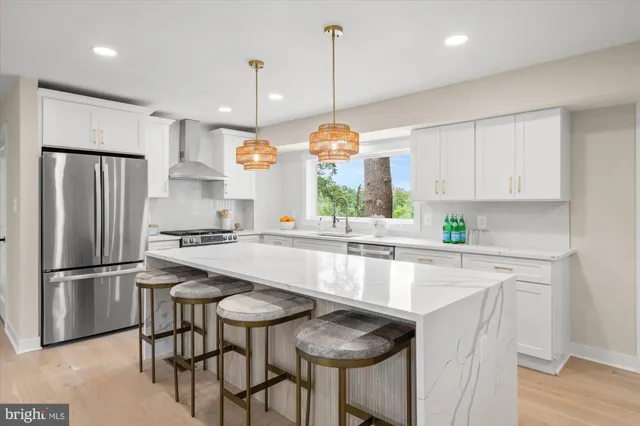 $1,195,000 | 2408 William And Mary Drive, Alexandria, VA 22308