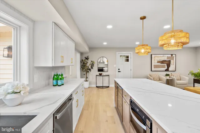 $1,195,000 | 2408 William And Mary Drive, Alexandria, VA 22308