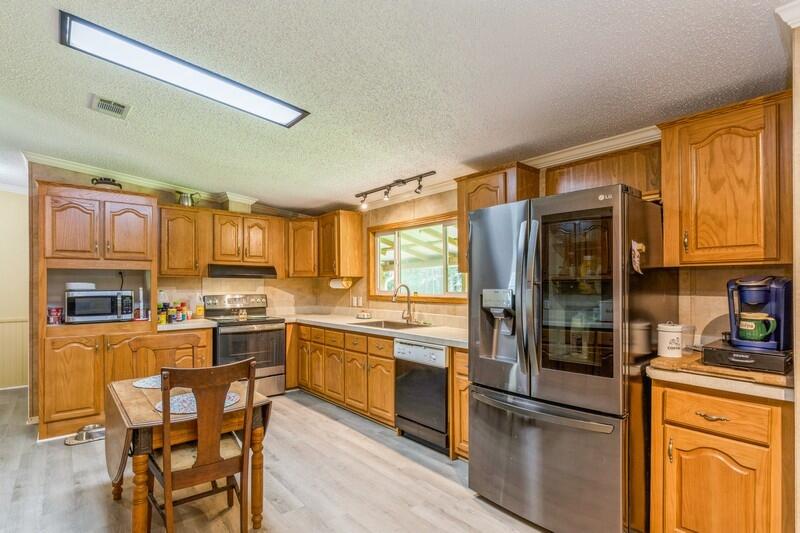 3928 Chambray Road Crestview, FL 32539 - Photo 4 of 35 a kitchen with granite countertop stainless steel appliances and wooden cabinets