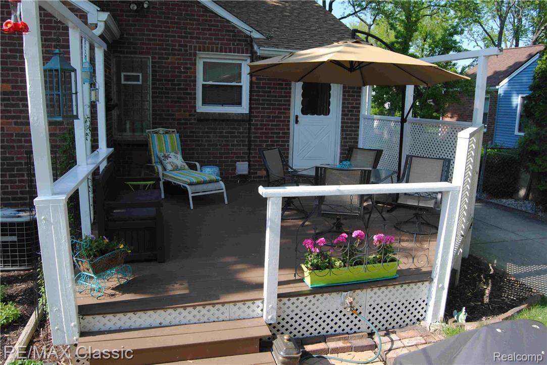 2175 Harvard Road Berkley, MI 48072 - Photo 7 of 52 Deck 4.jpg