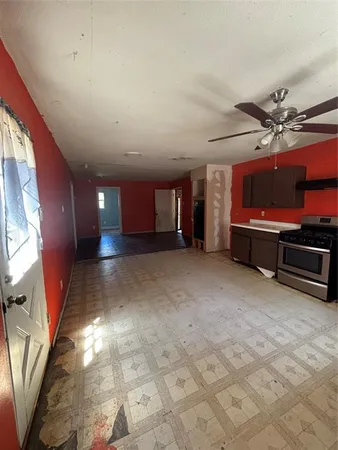 a view of a livingroom with furniture