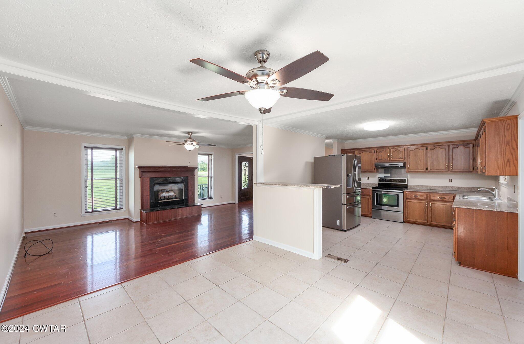 351 Friendship kitchen overview