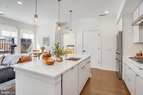 $550,000 | 300 8th Street Northeast, Unit 404, Washington, DC 20002