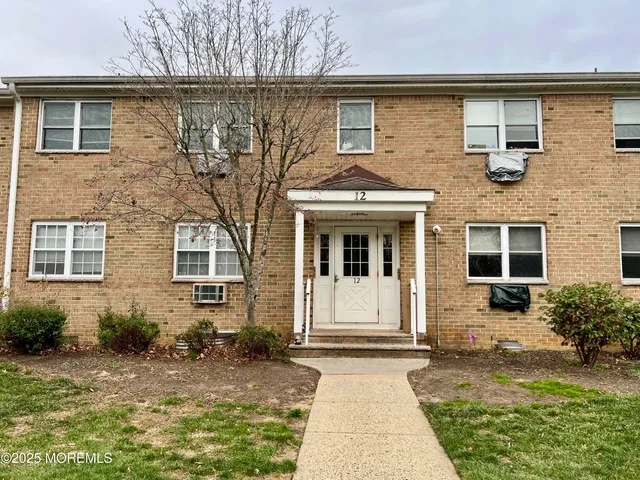 $1,900 | 12 Manchester Court, Unit H, Freehold, NJ 07728