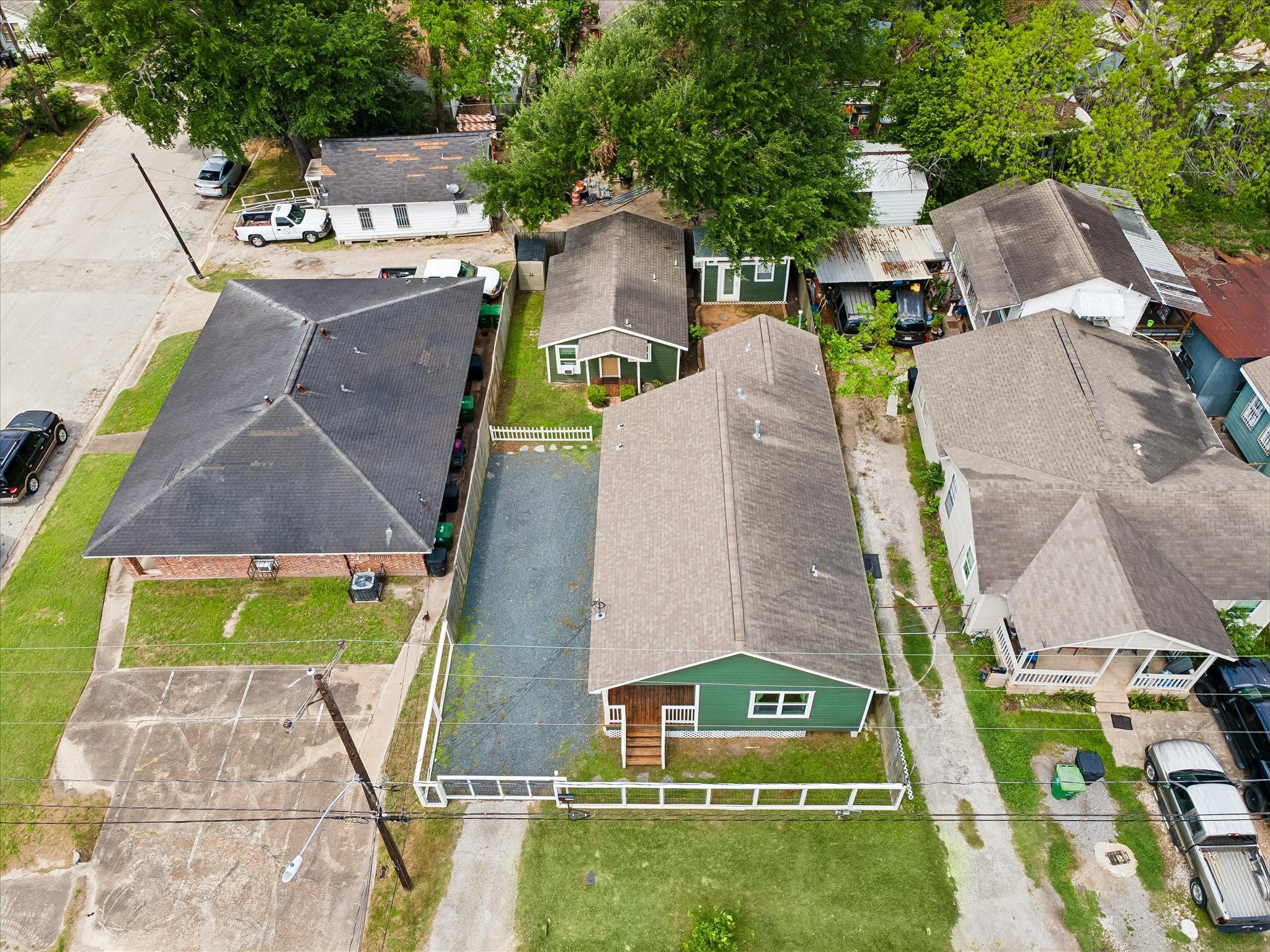 5105 Chapman Street Houston, TX 77009 - Photo 2 of 49 Main House + Garage Apt + Guest
Suite/Flex space