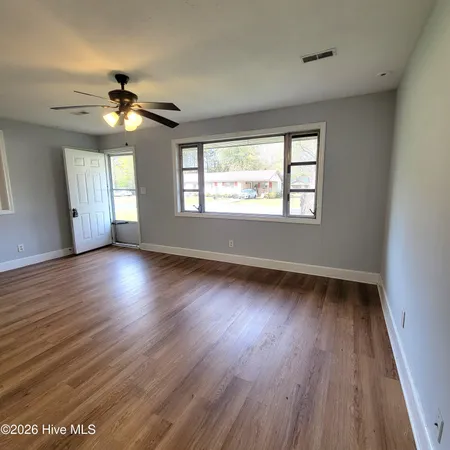 $159,000 | 200 South Smith Street, Burgaw, NC 28425