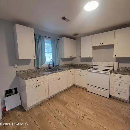 $159,000 | 200 South Smith Street, Burgaw, NC 28425