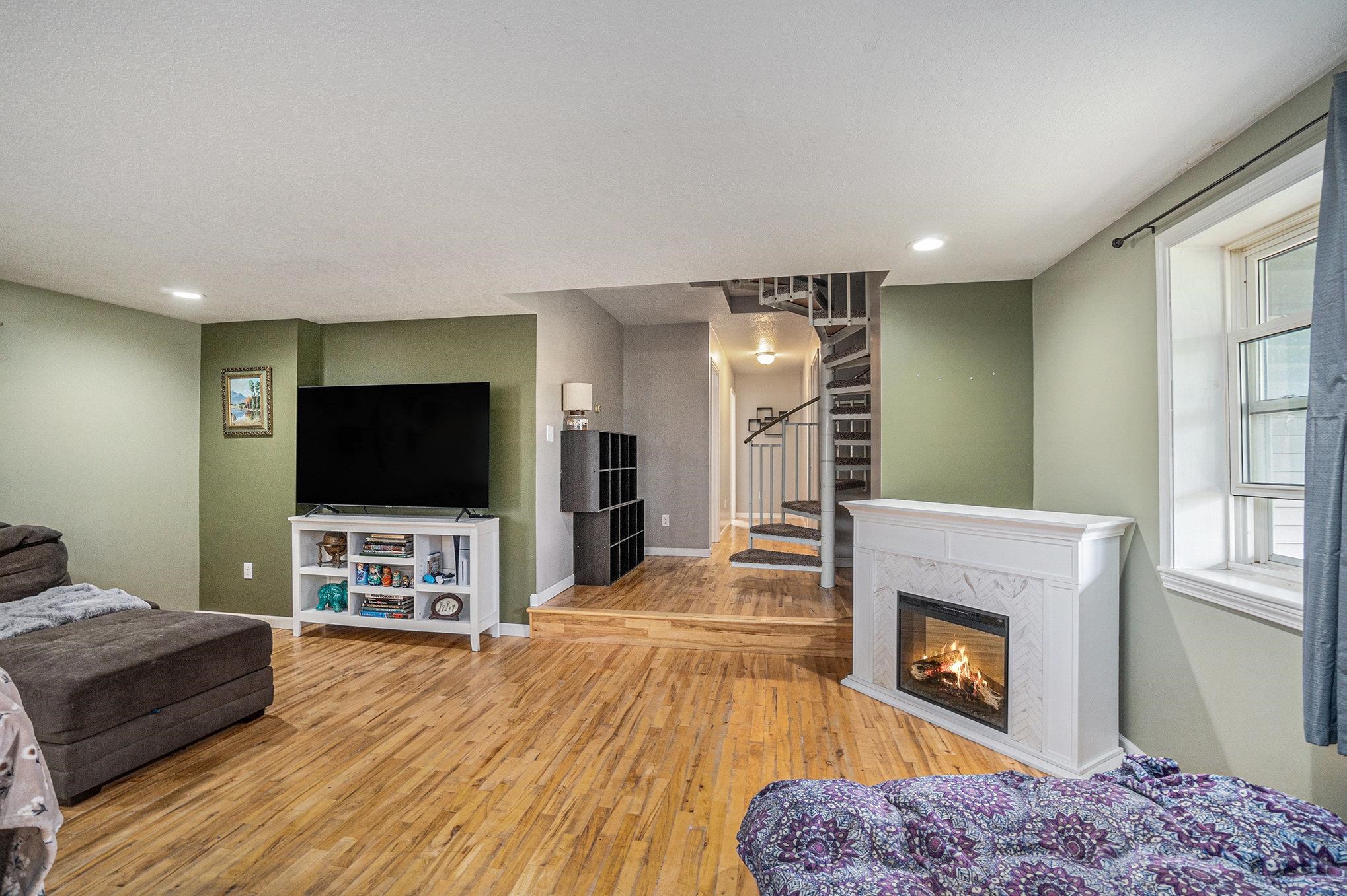 4832 North Dickenson Road Coleman, MI 48618 - Photo 8 of 44 1937912-9022ce71-29da-47e6-80b4-8b5c867b2cd0.JPG