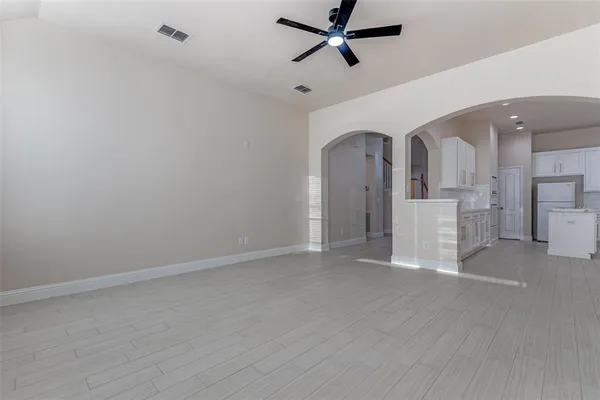 a view of a livingroom with a ceiling fan