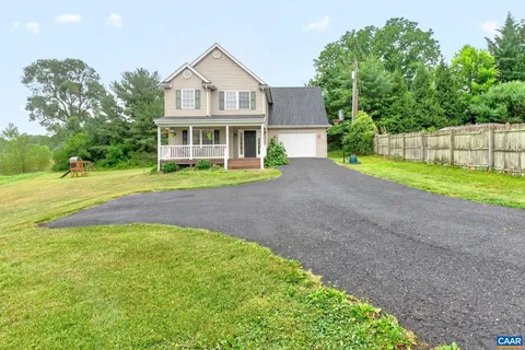 $379,900 | 304 Grove Avenue, Waynesboro, VA 22980