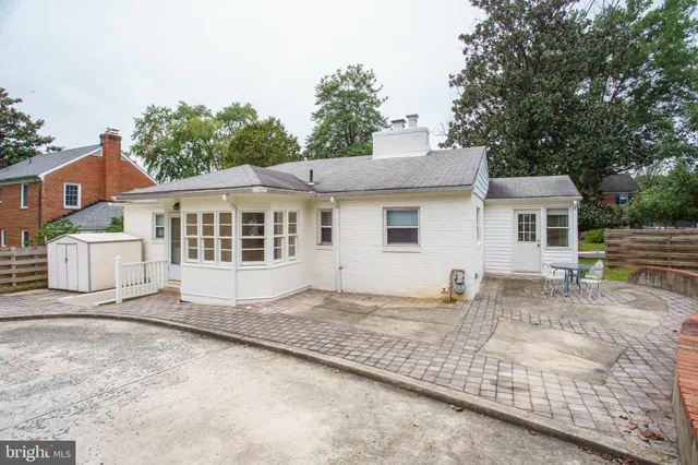 a house view with a outdoor space