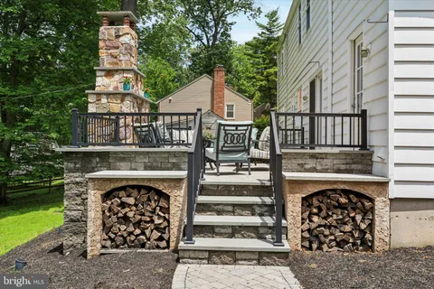 $1,050,000 | 349 Colket Lane, Wayne, PA 19087