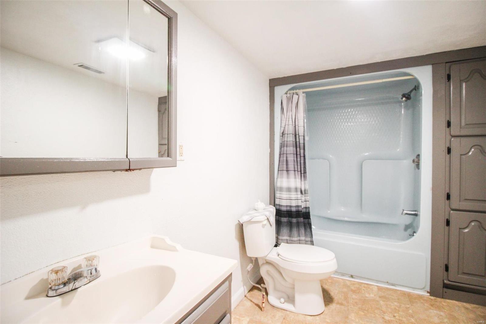1333 Rhodes Street Granite City, IL 62040 - Photo 13 of 18 Gallery Image 13