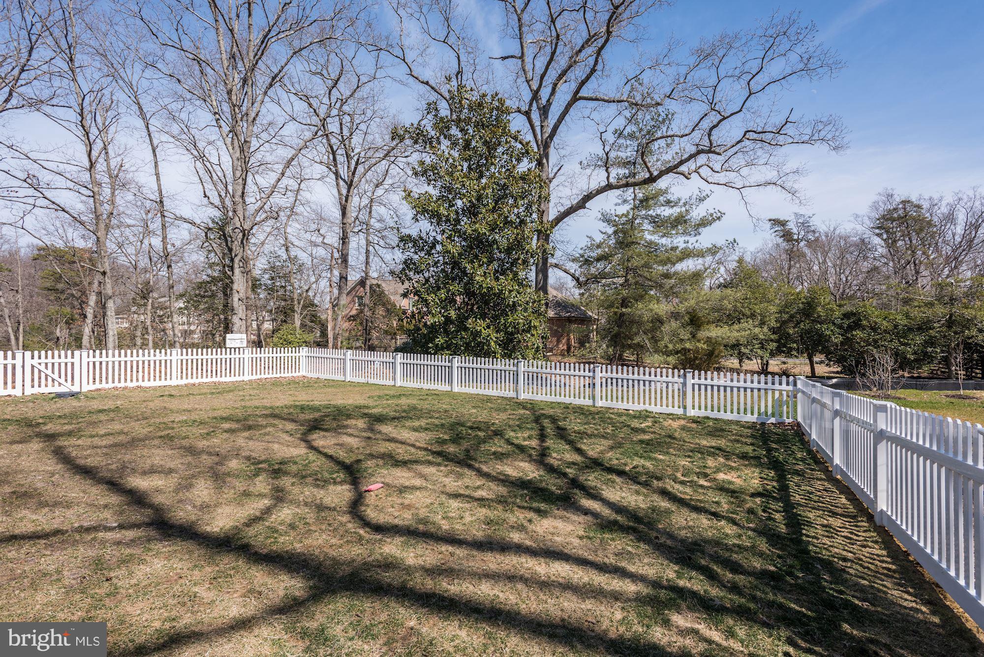 488 Ferry Point Road Annapolis, MD 21403 - Photo 54 of 60 Fenced side yard