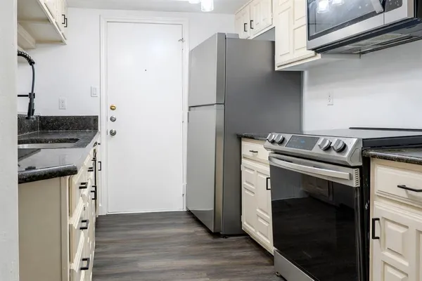 $2,100 | 3105 San Jacinto Street, Unit 117, Dallas, TX 75204