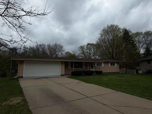 $2,700 | 19115 Homestead Circle, Eden Prairie, MN 55346