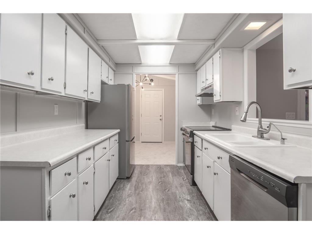 19115 Homestead Circle Eden Prairie, MN 55346 - Photo 7 of 27