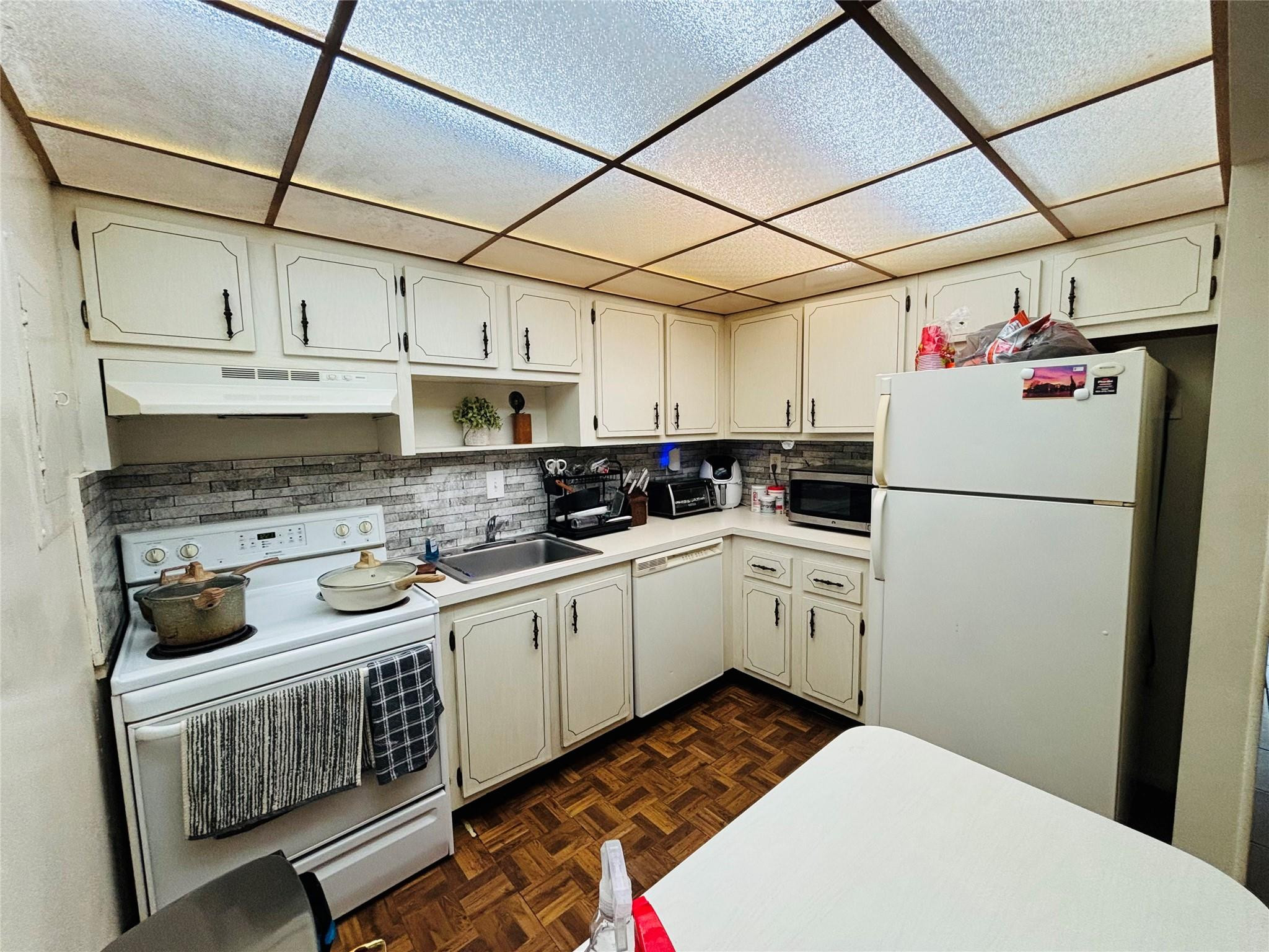 7300 Northwest 17th Street, Unit 202 Plantation, FL 33313 - Photo 4 of 21 Photo 4