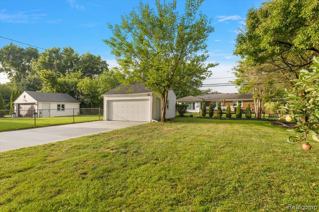 1108 Roslyn Road Grosse Pointe Woods, MI 48236 - Photo 31 of 31