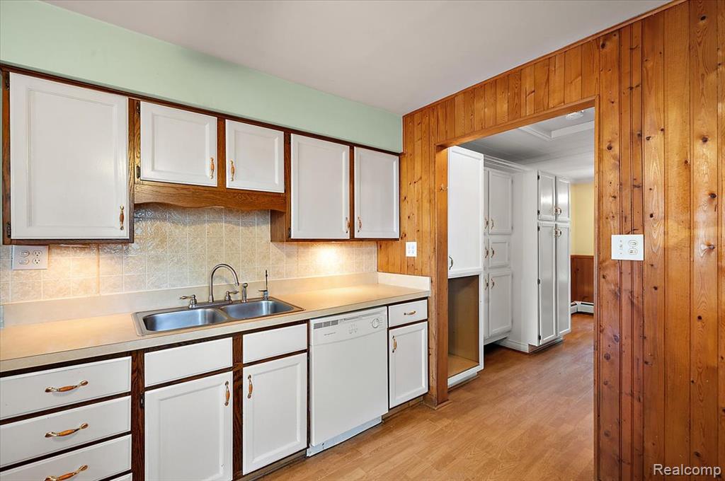 9080 River Valley Road Brighton, MI 48116 - Photo 12 of 72