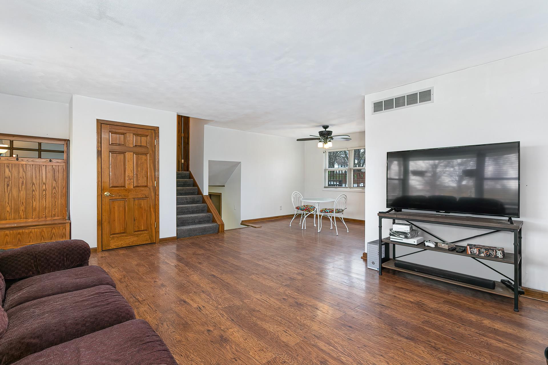 2512 Bidwell Road Muscatine, IA 52761 - Photo 4 of 23 Gallery Image 4