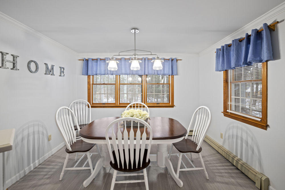 207 Chases Pond Road York, ME 03909 - Photo 9 of 32 EAT-IN KITCHEN