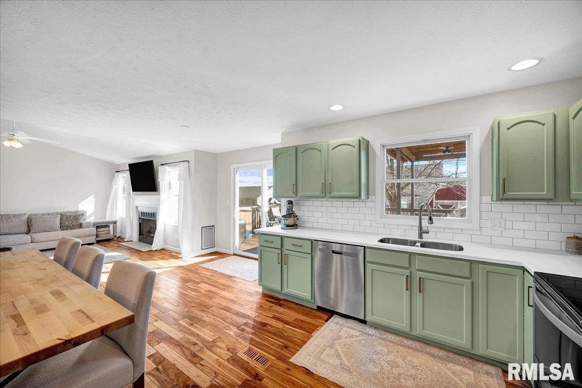 1930 Cobblestone Washington, IL 61571 - Photo 8 of 46