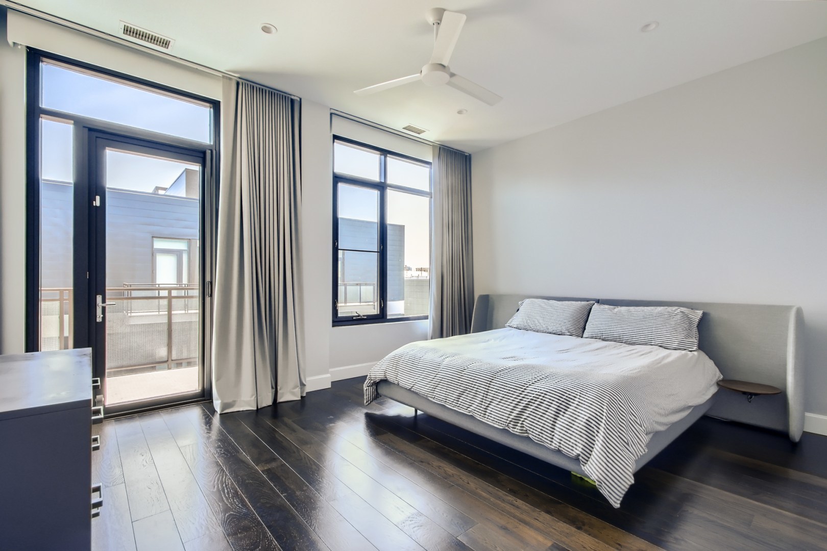 31 North Aberdeen Street, Unit PHS Chicago, IL 60607 - Photo 12 of 28 a bedroom with a large bed and a window