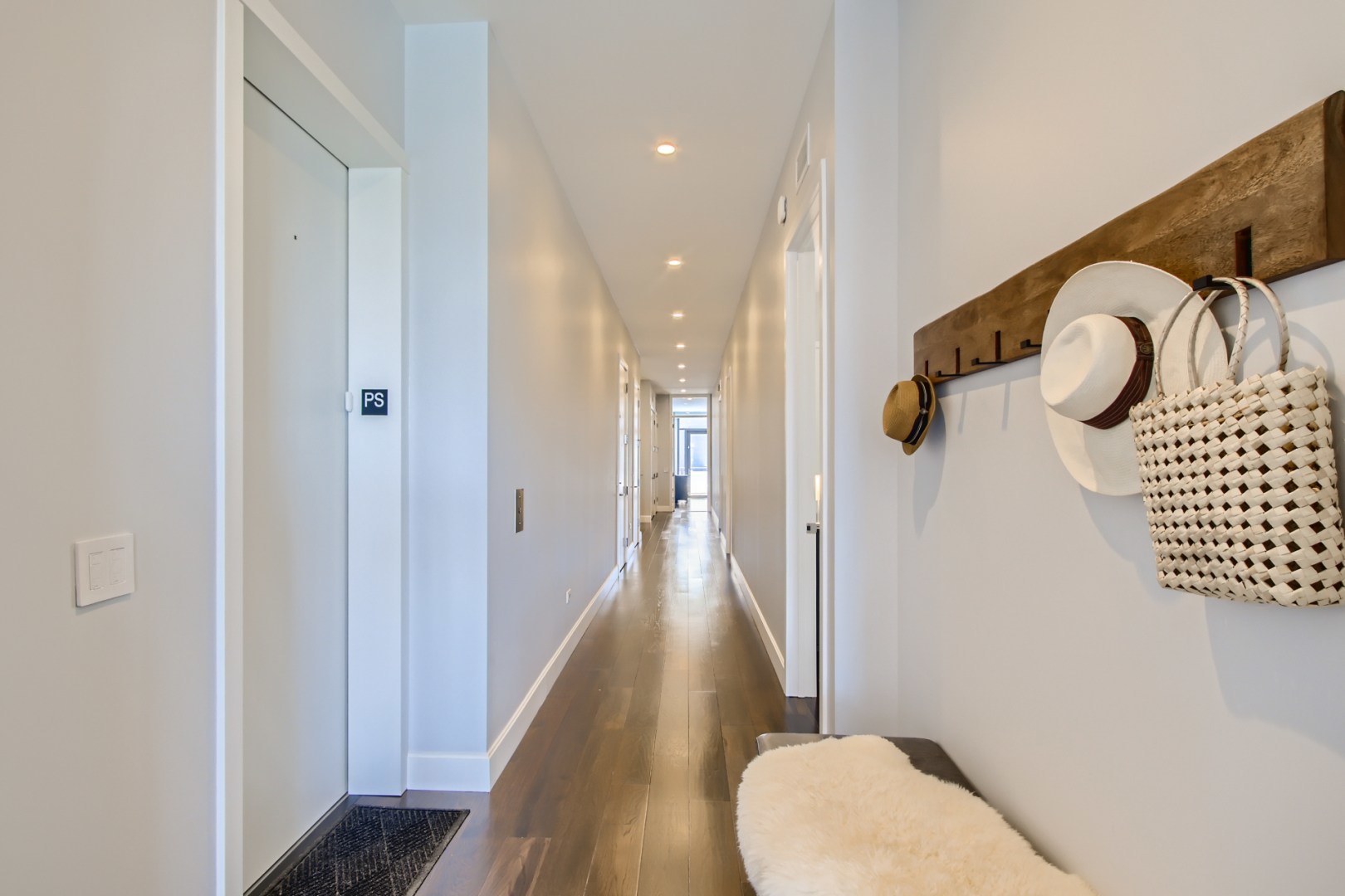 31 North Aberdeen Street, Unit PHS Chicago, IL 60607 - Photo 4 of 28 a view of a bathroom from a hallway