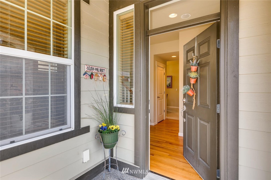 656 Lyons Avenue Northeast Renton, WA 98059 - Photo 2 of 25