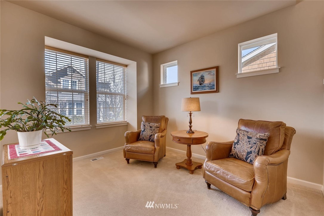 656 Lyons Avenue Northeast Renton, WA 98059 - Photo 3 of 25