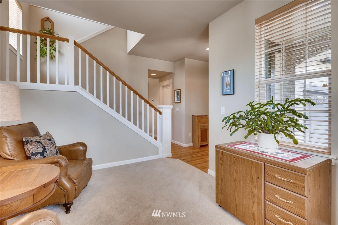 656 Lyons Avenue Northeast Renton, WA 98059 - Photo 4 of 25