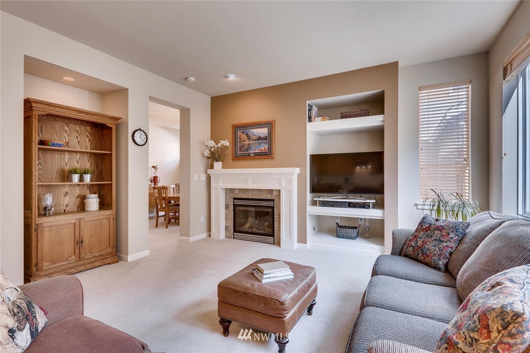 656 Lyons Avenue Northeast Renton, WA 98059 - Photo 6 of 25