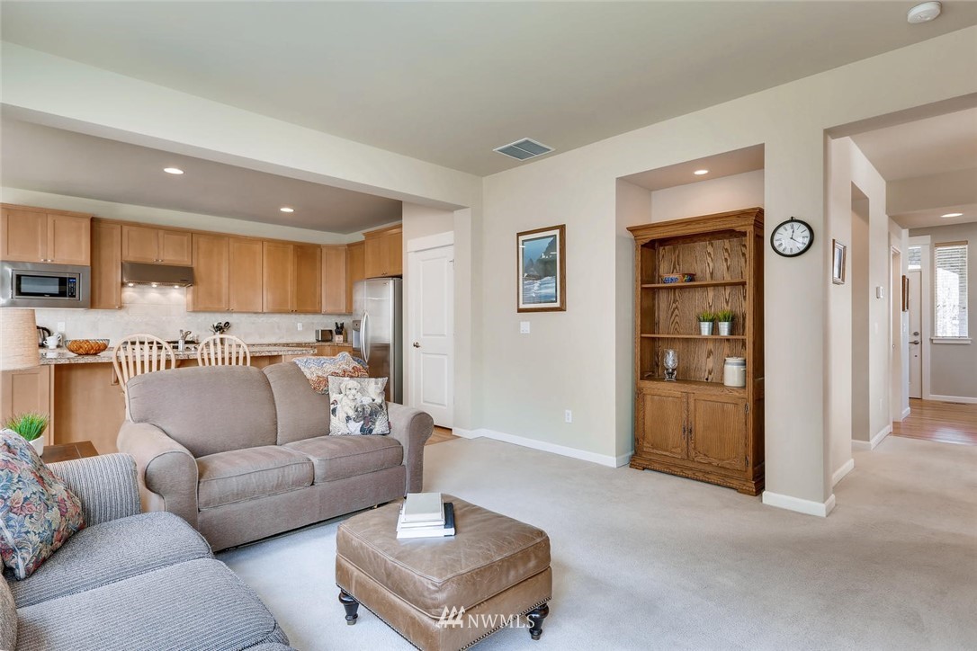 656 Lyons Avenue Northeast Renton, WA 98059 - Photo 8 of 25